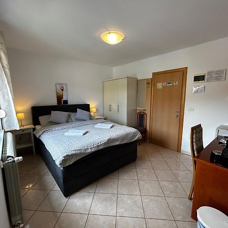 Guest House Gloria Novigrad Istria Esterno foto