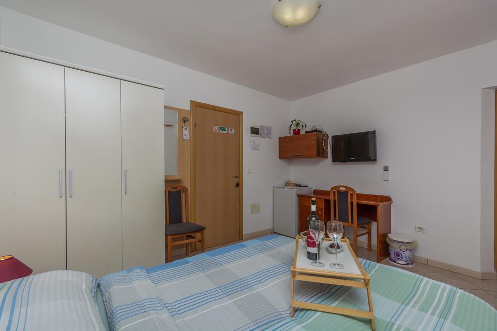 Guest House Gloria Novigrad Istria Esterno foto